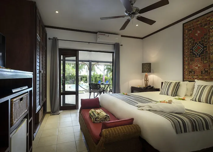 Hotel D'anse Boileau & Restaurant Chez Plume 4*