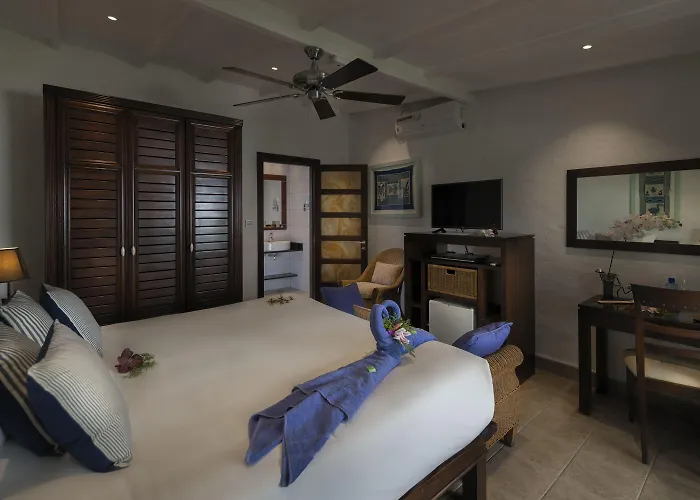 Hotel D'anse Boileau & Restaurant Chez Plume 4*