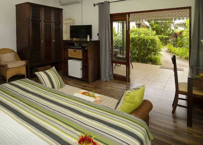 D'anse Boileau & Restaurant Chez Plume 4*