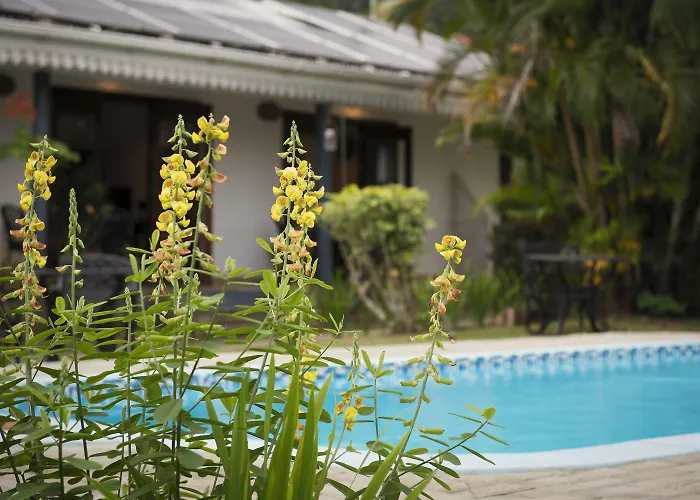 Hotel D'anse Boileau & Restaurant Chez Plume
