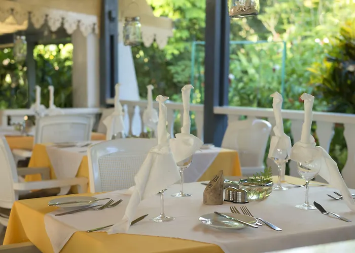 D'anse Boileau & Restaurant Chez Plume Anse Boileau