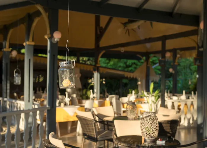 D'anse Boileau & Restaurant Chez Plume 4*