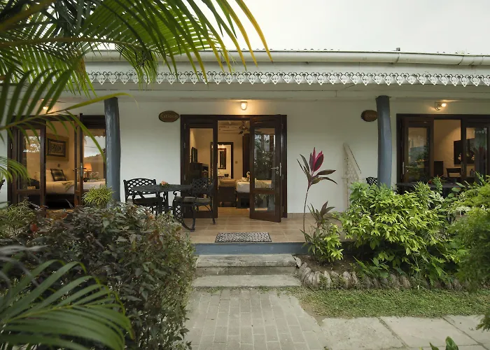 D'anse Boileau & Restaurant Chez Plume