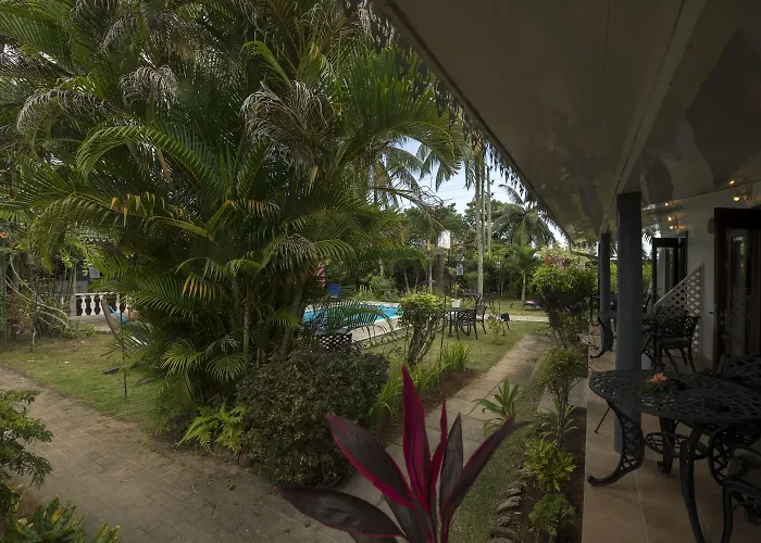 Hotel D'anse Boileau & Restaurant Chez Plume 4*