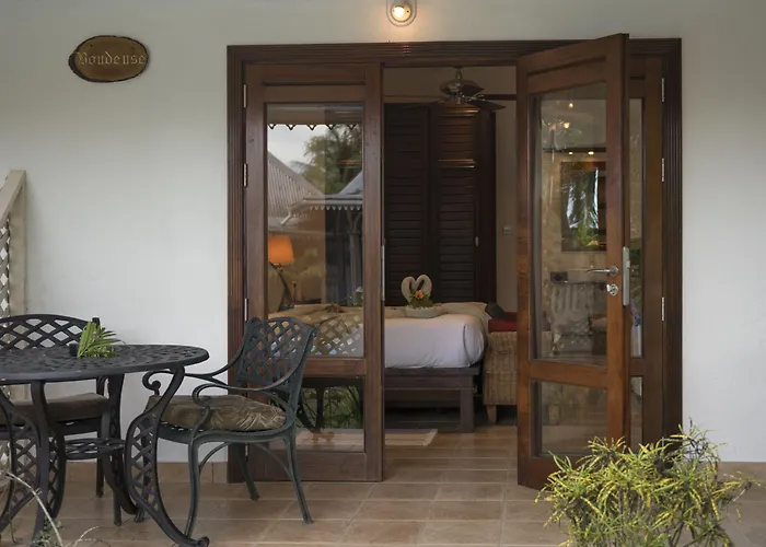 Hotel D'anse Boileau & Restaurant Chez Plume 4*